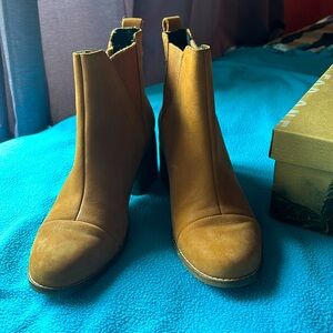 Tom’s women heeled ankle boots Exceelent used condition Carmel color  size 8